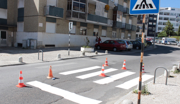 Reavivamento da passadeira na Rua Sebastião Lopes