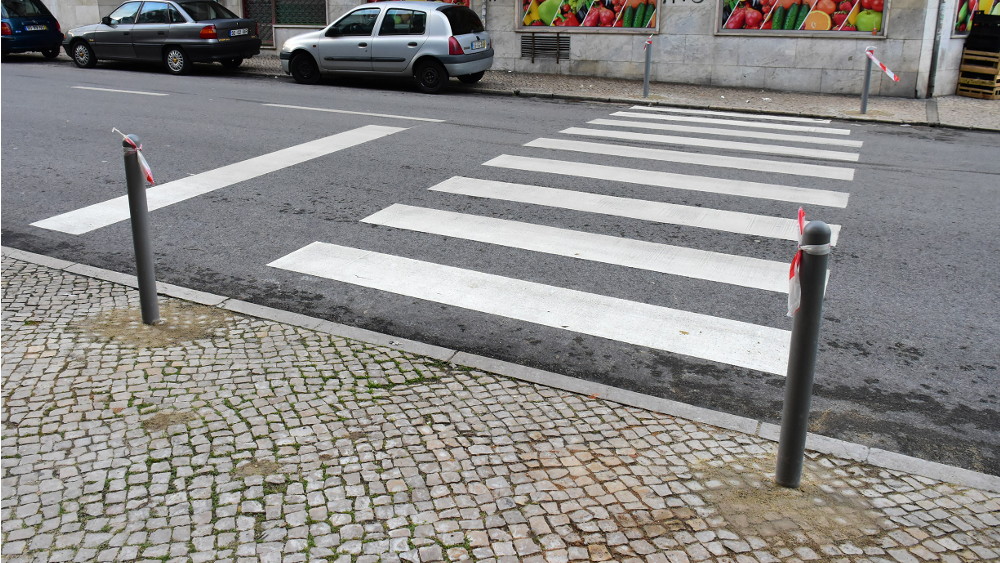 Intervenção na calçada da rua Bento Jesus Caraça