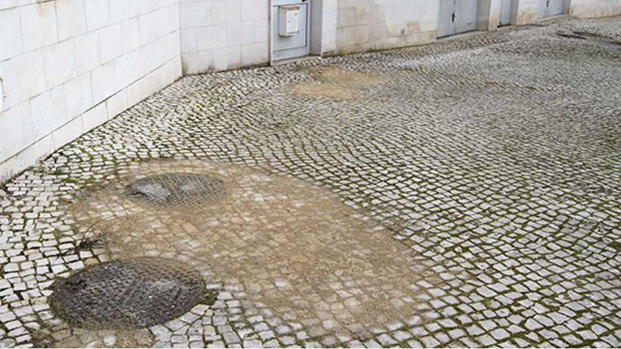 Regularização da calçada na rua Luís Stau Monteiro